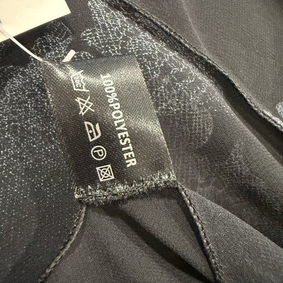 Dressbarn Black and White Diagonal Cut Sheer Chic Floral Poncho Top - Picture 7 of 9